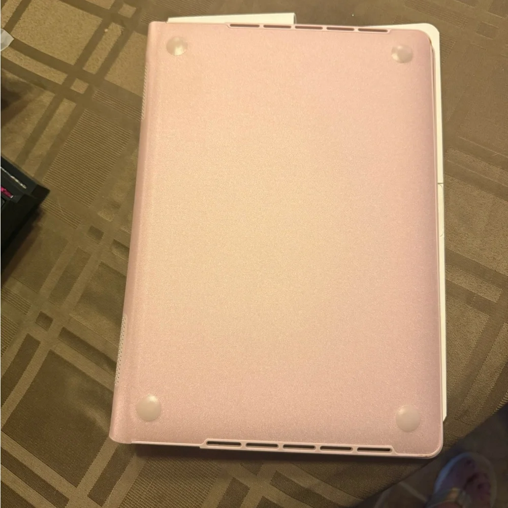 Incase Hardcover Pink 13” MacBook tablet Case